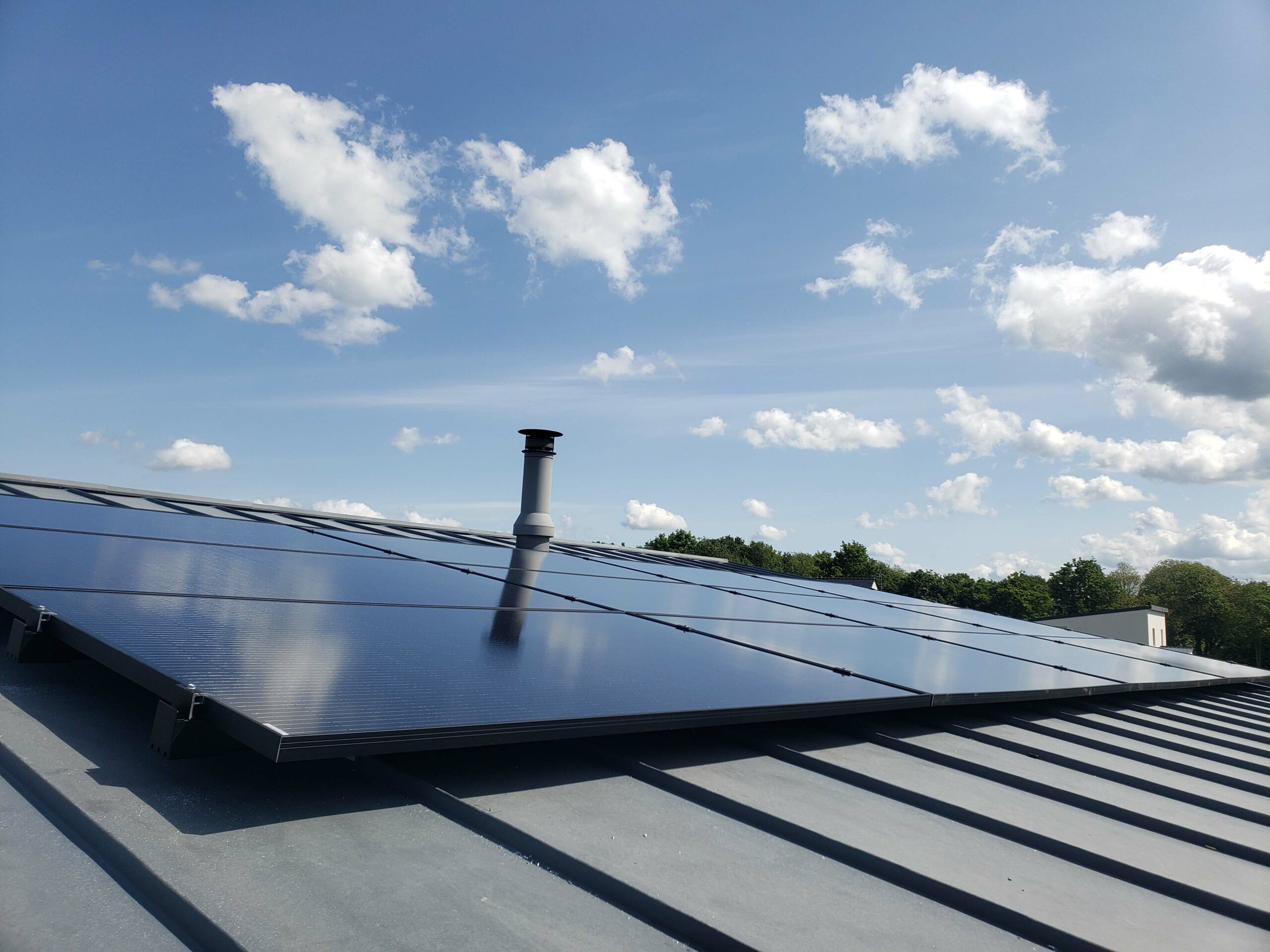 BBS installateur solaire a réalisé ce chantier d'une puissance de 4.5KW en autoconsommation à Rédéné.