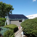 Panneaux solaires montés sur un local à Rosporden dans le Finistère par BBS